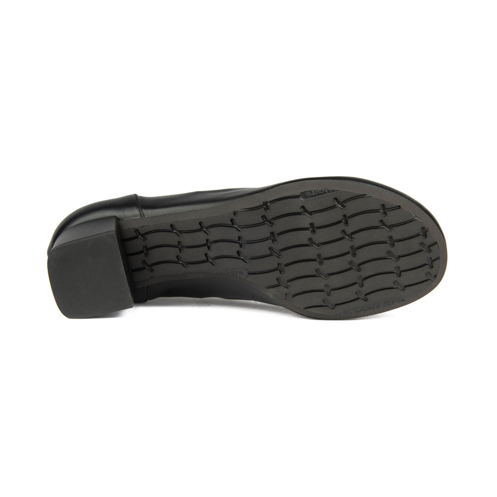 BLACK LEATHER AND MICROFIBER