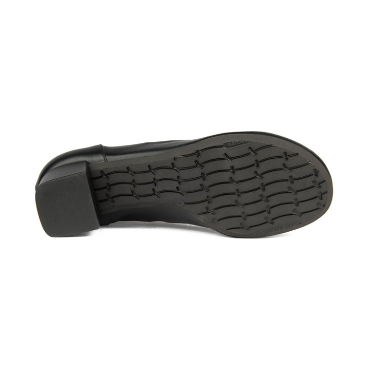 BLACK LEATHER AND MICROFIBER