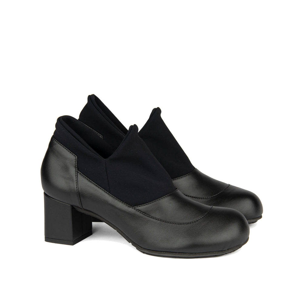 BLACK LEATHER AND MICROFIBER