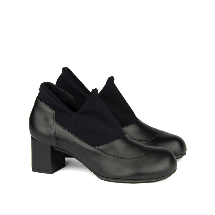 BLACK LEATHER AND MICROFIBER