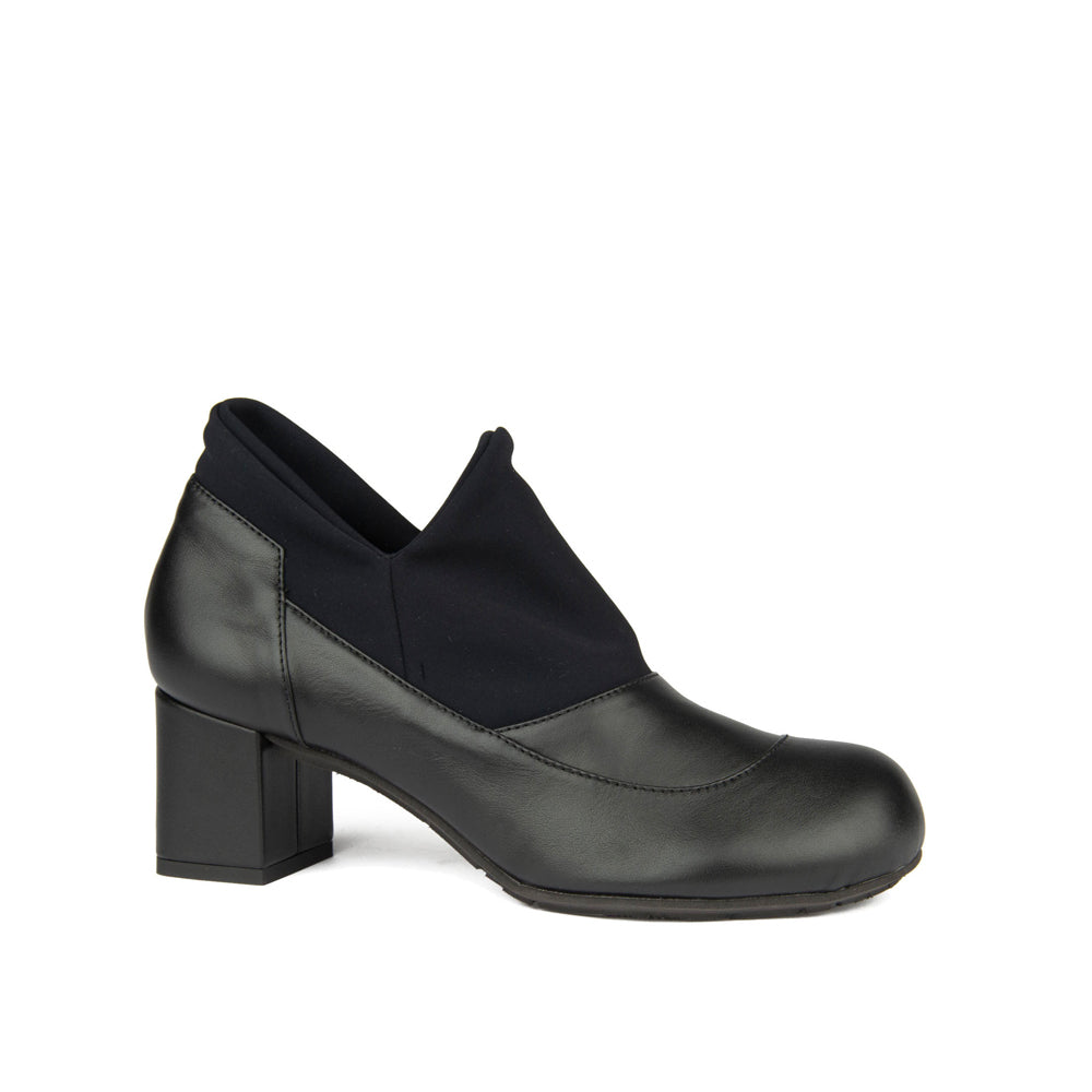 BLACK LEATHER AND MICROFIBER
