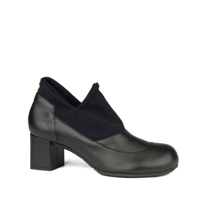 BLACK LEATHER AND MICROFIBER