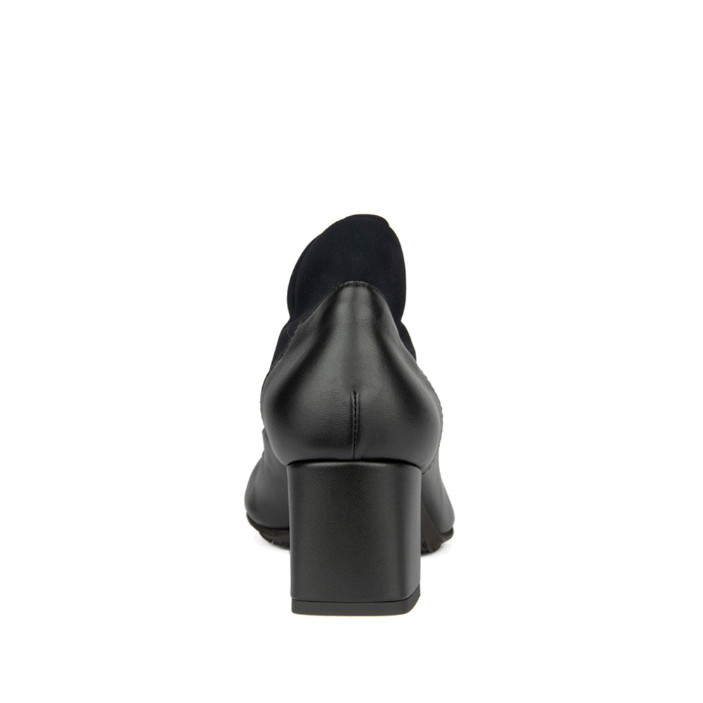 BLACK LEATHER AND MICROFIBER