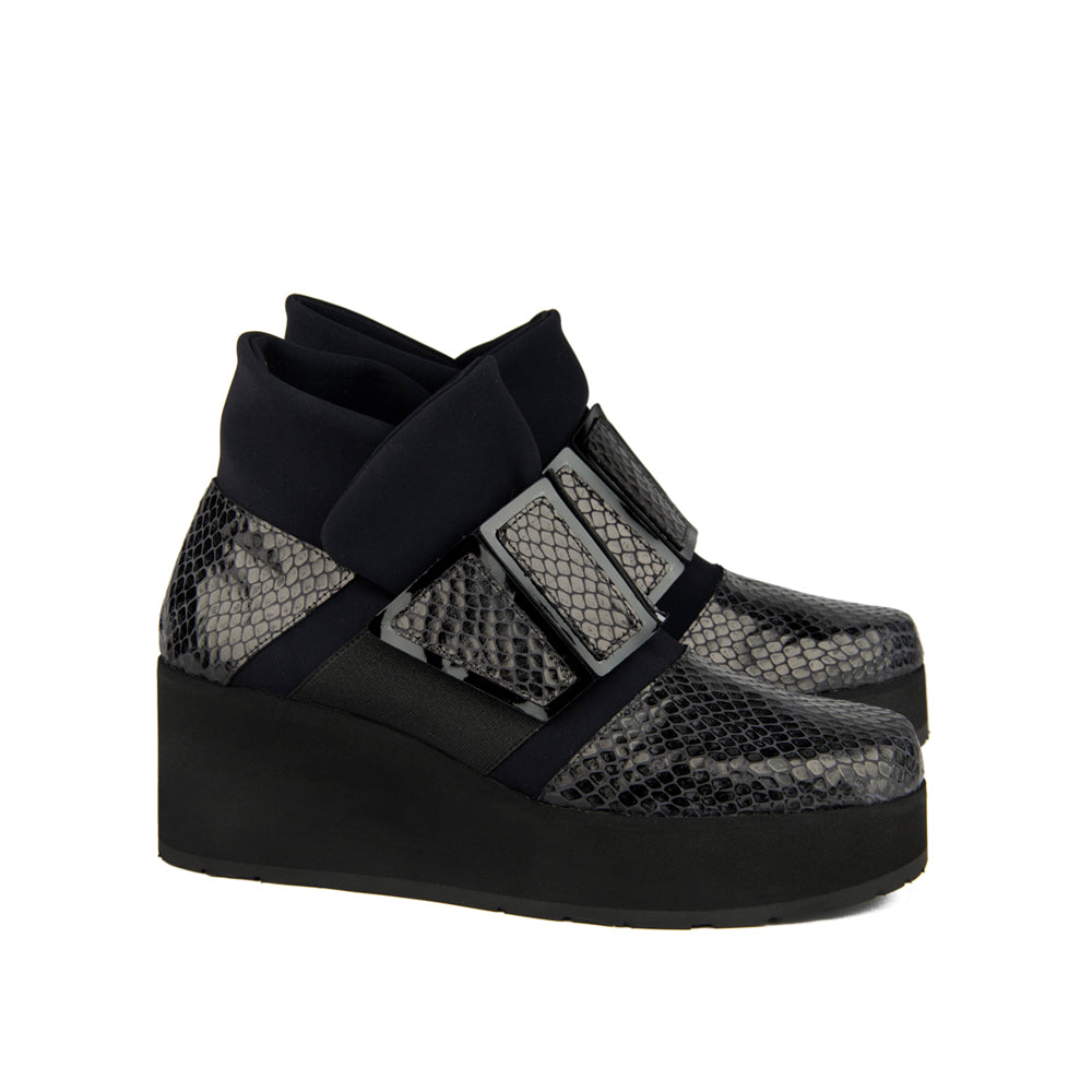 BLACK SNAKESKIN