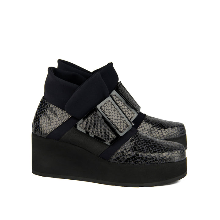 BLACK SNAKESKIN