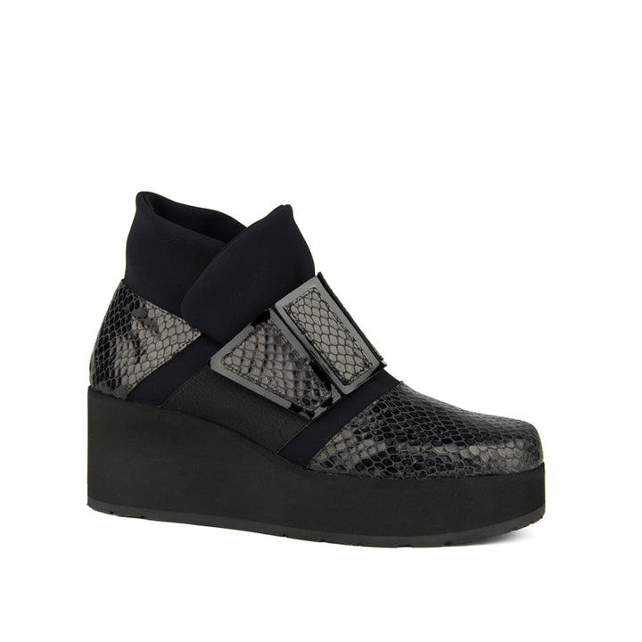 BLACK SNAKESKIN