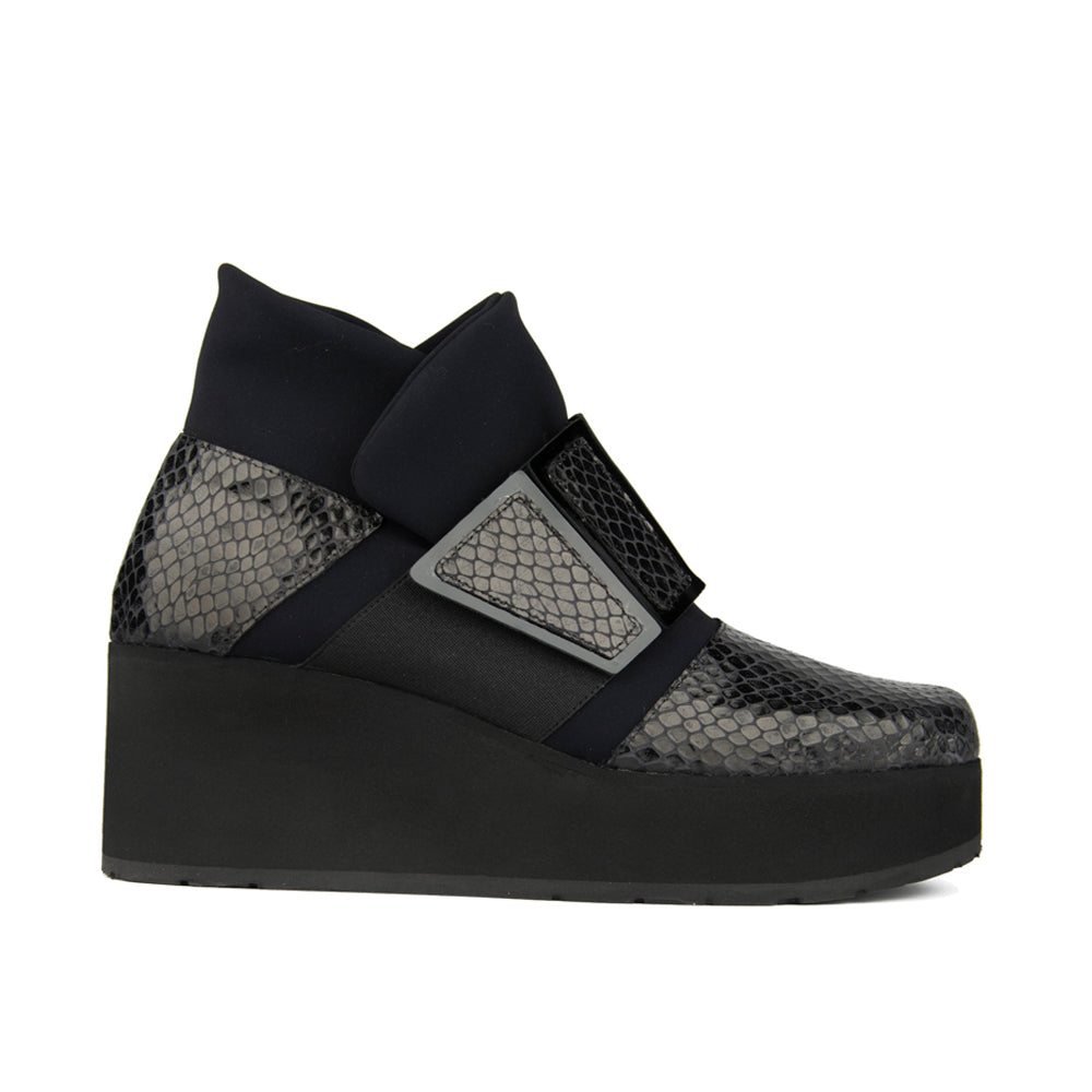 BLACK SNAKESKIN