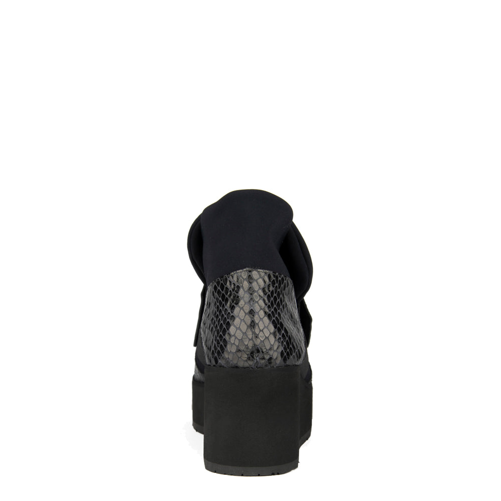 BLACK SNAKESKIN