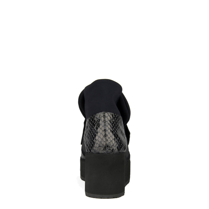 BLACK SNAKESKIN