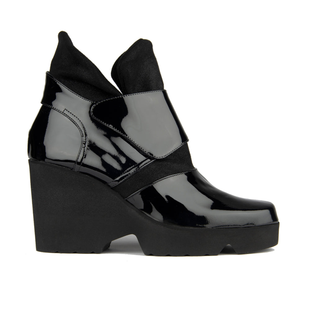 TRUDY BLACK PATENT AND STRETCH SUEDE