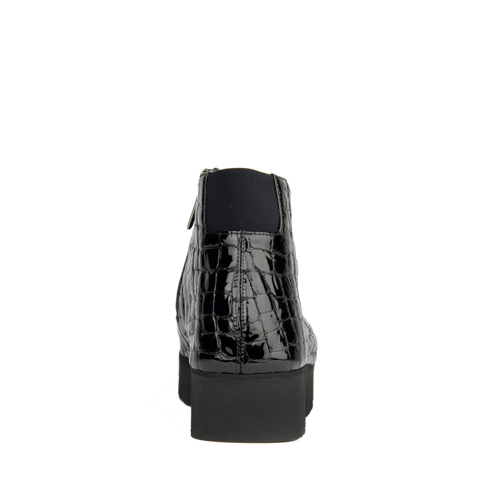 BLACK PATENT CROCO